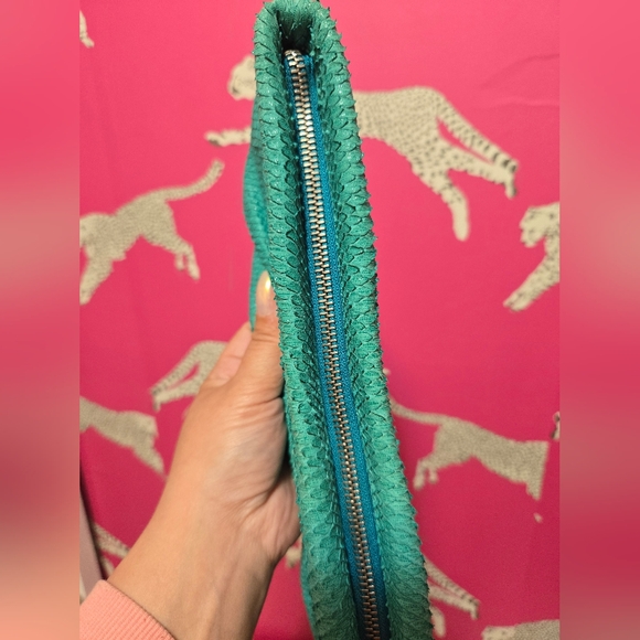 GUC Vintage Henri Bendel Embossed Leather Turquoise Clutch